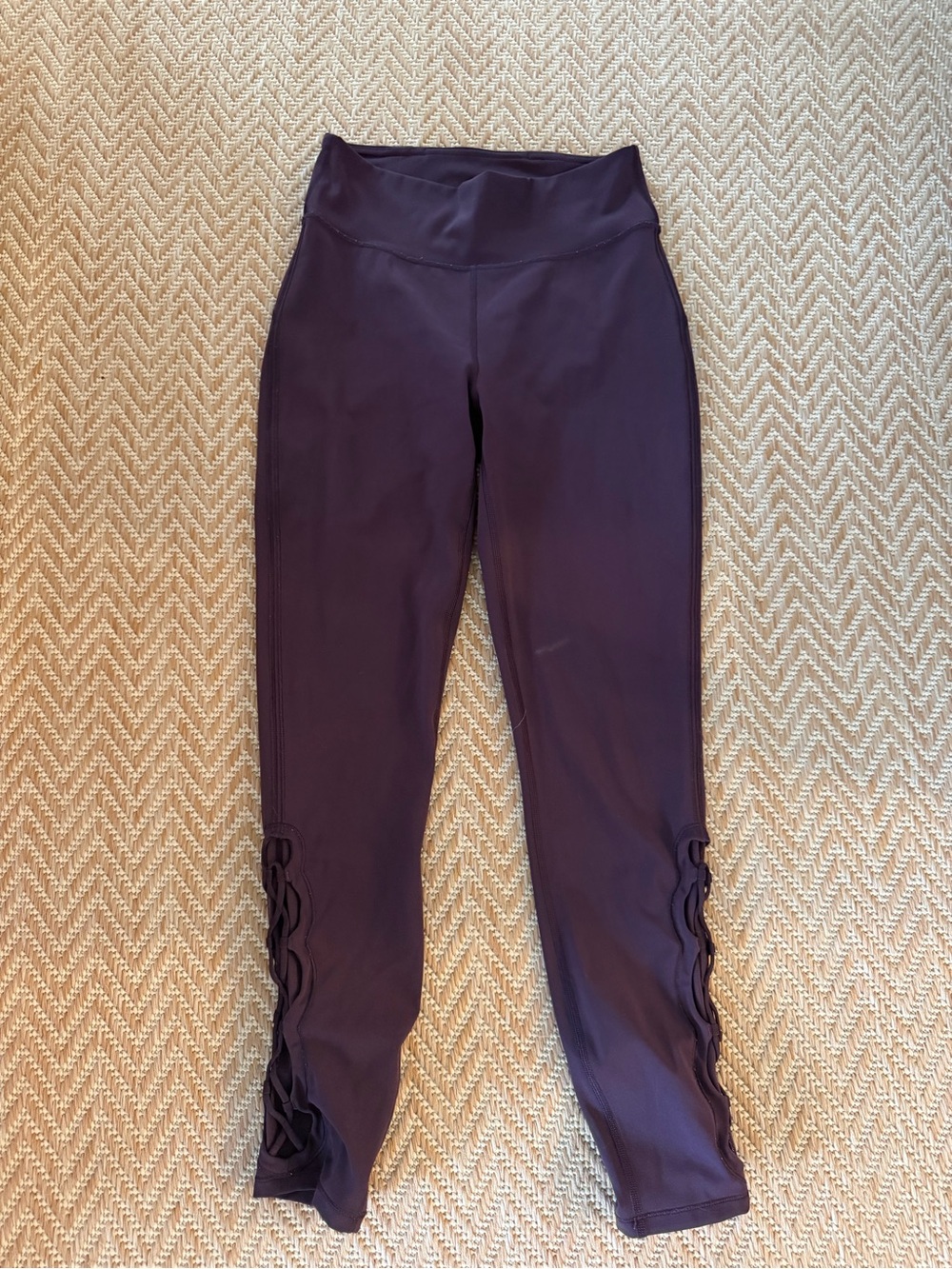 Maroon Lululemon lattice braid leggings size 6